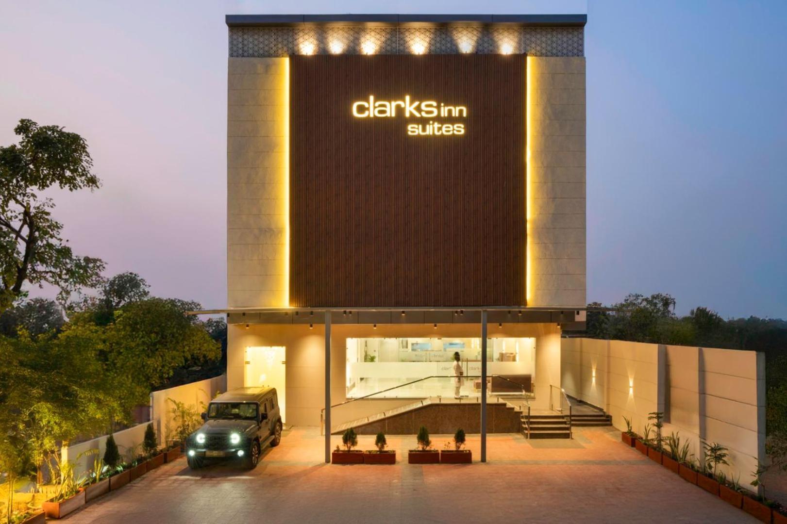 Clarks Inn Suites Agra Near Tajmahal Exterior photo